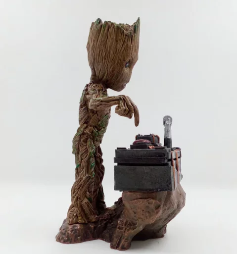 figura baby groot